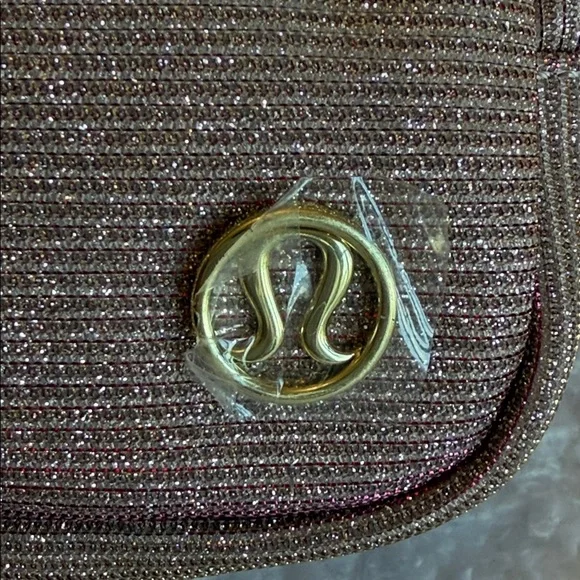 🆕 LULULEMON Everywhere Belt Bag 1L Glitter Pink Champagne/Muse/Gold NWT - Picture 9 of 17